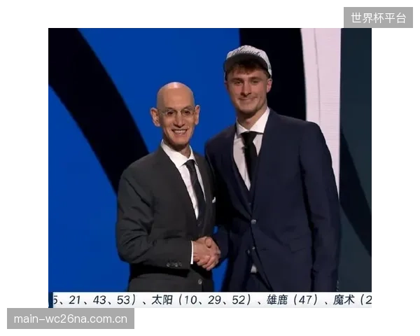 状元秀库珀·弗拉格凭借场均21分6.7篮板的全面数据，当选年度最佳新秀。